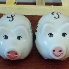 White Six Flags Magic Mountain Ceramic Piggy Salt & Pepper Shakers Rainbow Rose White Six Flags Magic Mountain Ceramic Piggy Salt & Pepper Shakers Rainbow Rose
