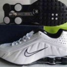 NEW IN BOX MENS NIKE SHOX R4 SIZE 10 COLOR WHITE AND BLACK