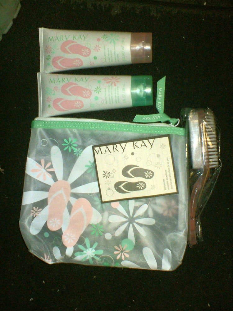Mary Kay 4 Piece Pedicure Set cosmetic Bag, Foot Soak, Foot Balm, P
