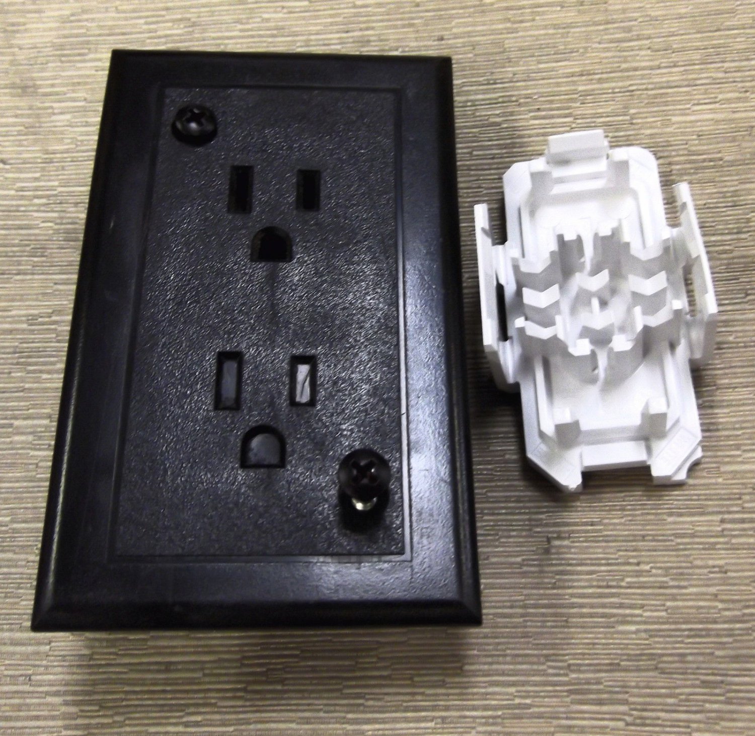 Hubbell/Wirecon Brown Self Contained Single Flush Mount Receptacle WDR15BRSSP10