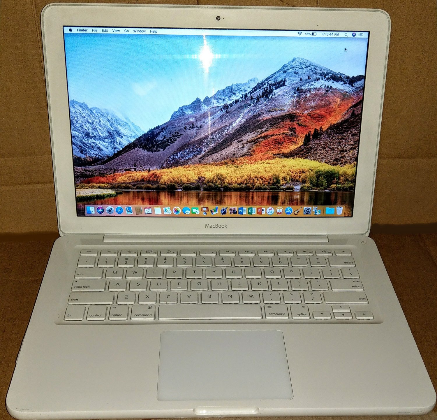 Apple macbook mc516ll a 13.3 laptop white smash out