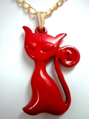 Red cat pendant necklace