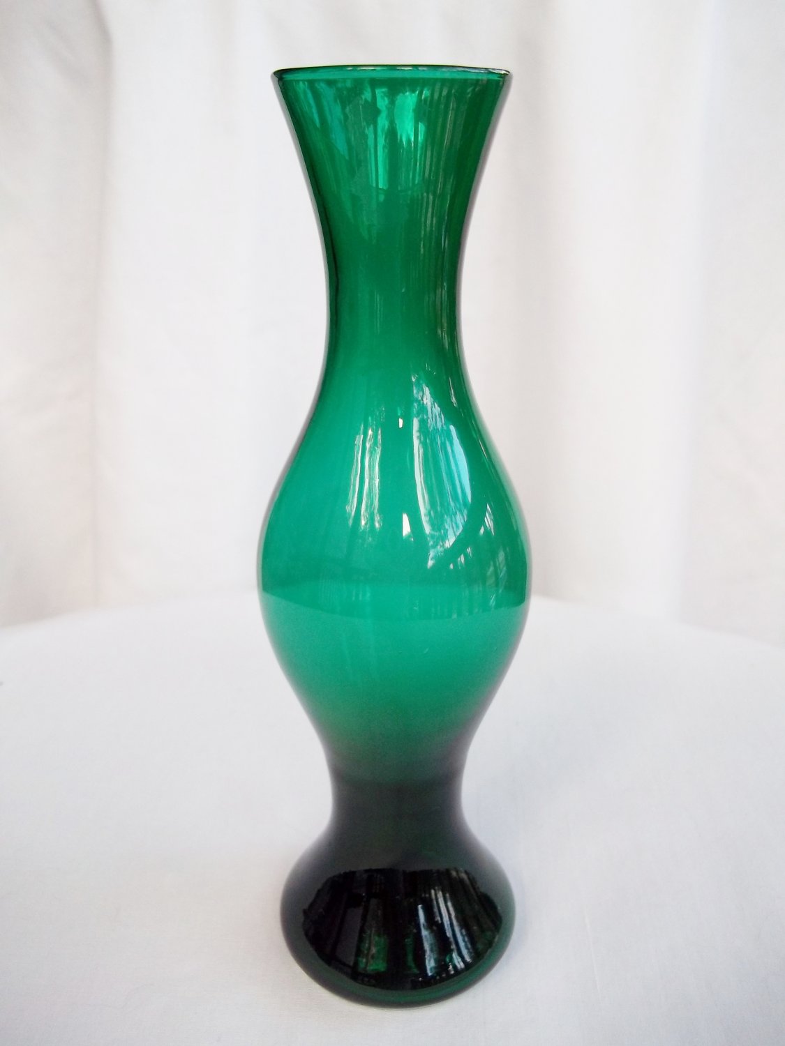 VINTAGE OLIVE GREEN BUD VASE