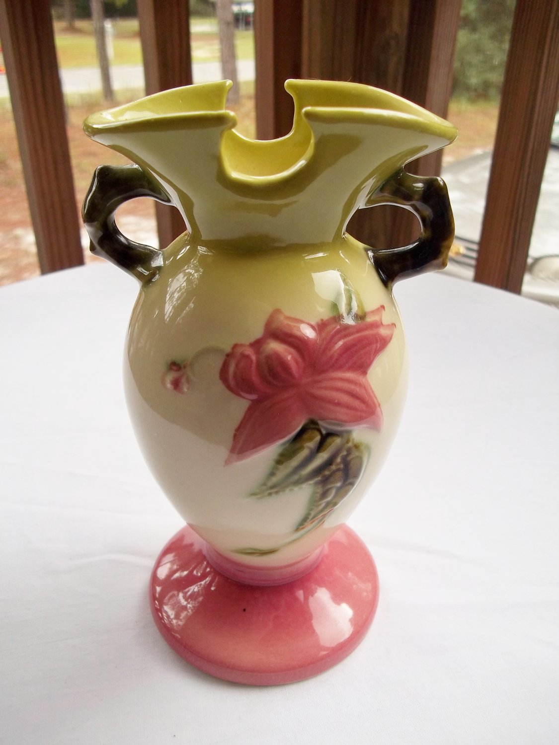 Hull pottery woodland W4 vase. 
