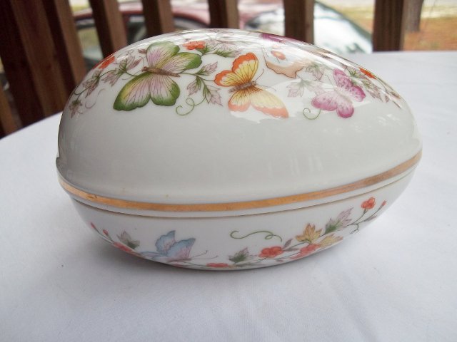 Avon Vintage 1974 Collectible Porcelain Egg