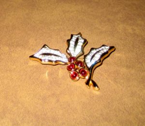CHRISTMAS HOLLY BROOCH