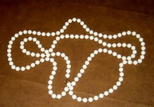 WHITE ROUND BEAD NECKLACE