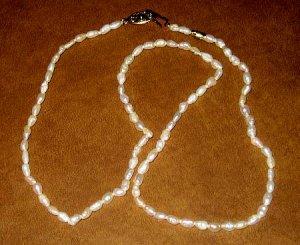 ARTIFICIAL SEED PEARL NECKLACE