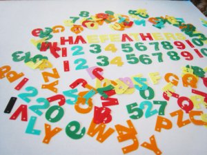 50 pcs Random Metallic Colorful Alphablet & Number Shape Plated Plastic