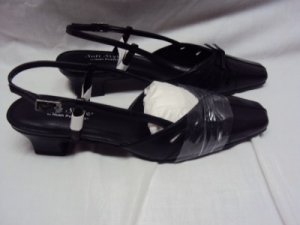 SOFT STYLE "Gina" Black Smooth Wm's Shoes, Sz 7.5M, NEW