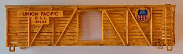 HO Scale Mantua CLASSICS, 41' Stock Car Shell, Union Pacific, Yellow, #41906