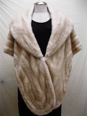 LADIES PEARL US MINK LET OUT CAPE - 61881 (SIZE M )