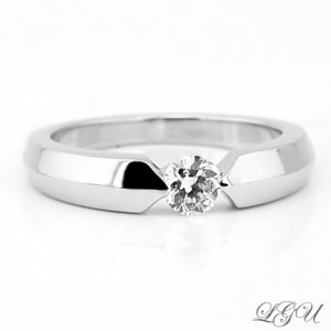 STERLING SILVER ROUND CUT ENGAGEMENT RING SZ 7
