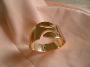 Vintage 90s modern cuff, hinged
