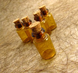 5pcs 24x12mm Amber Glass Tiny Bottle Vials with Free Eyehooks