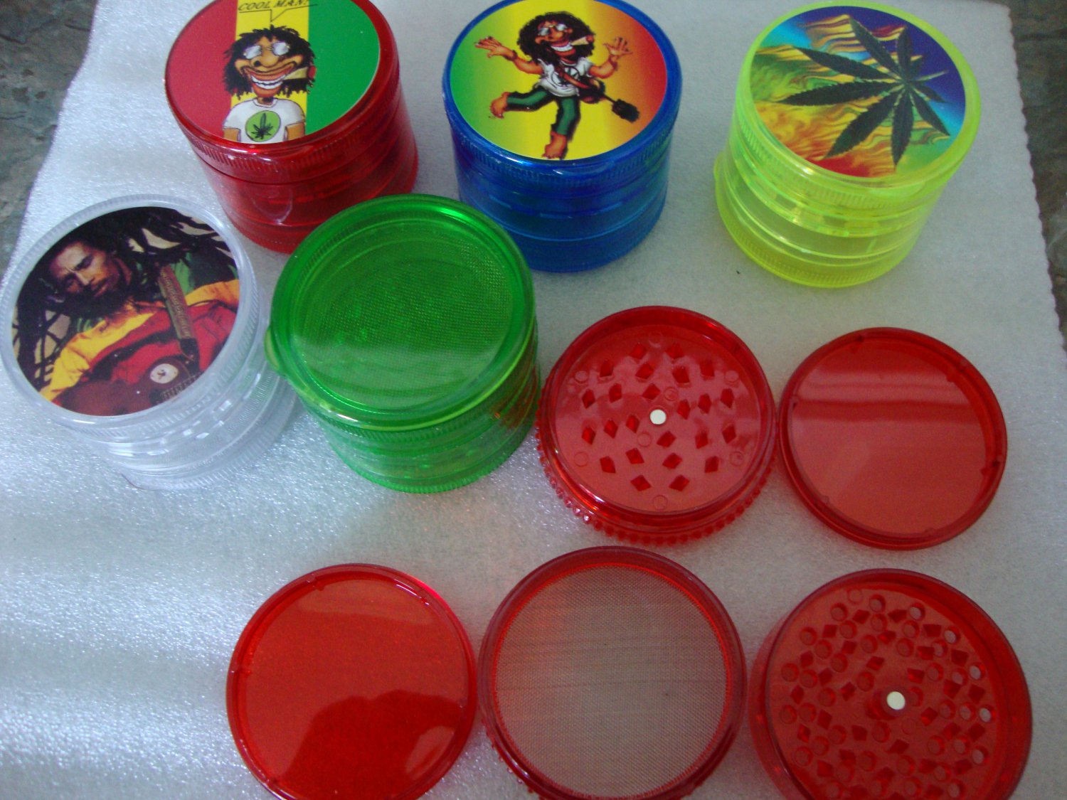 5 Part Plastic HERB Grinder Magnetic Shark Teeth (Transparent