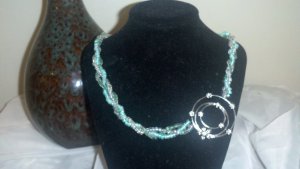 Side piece necklace