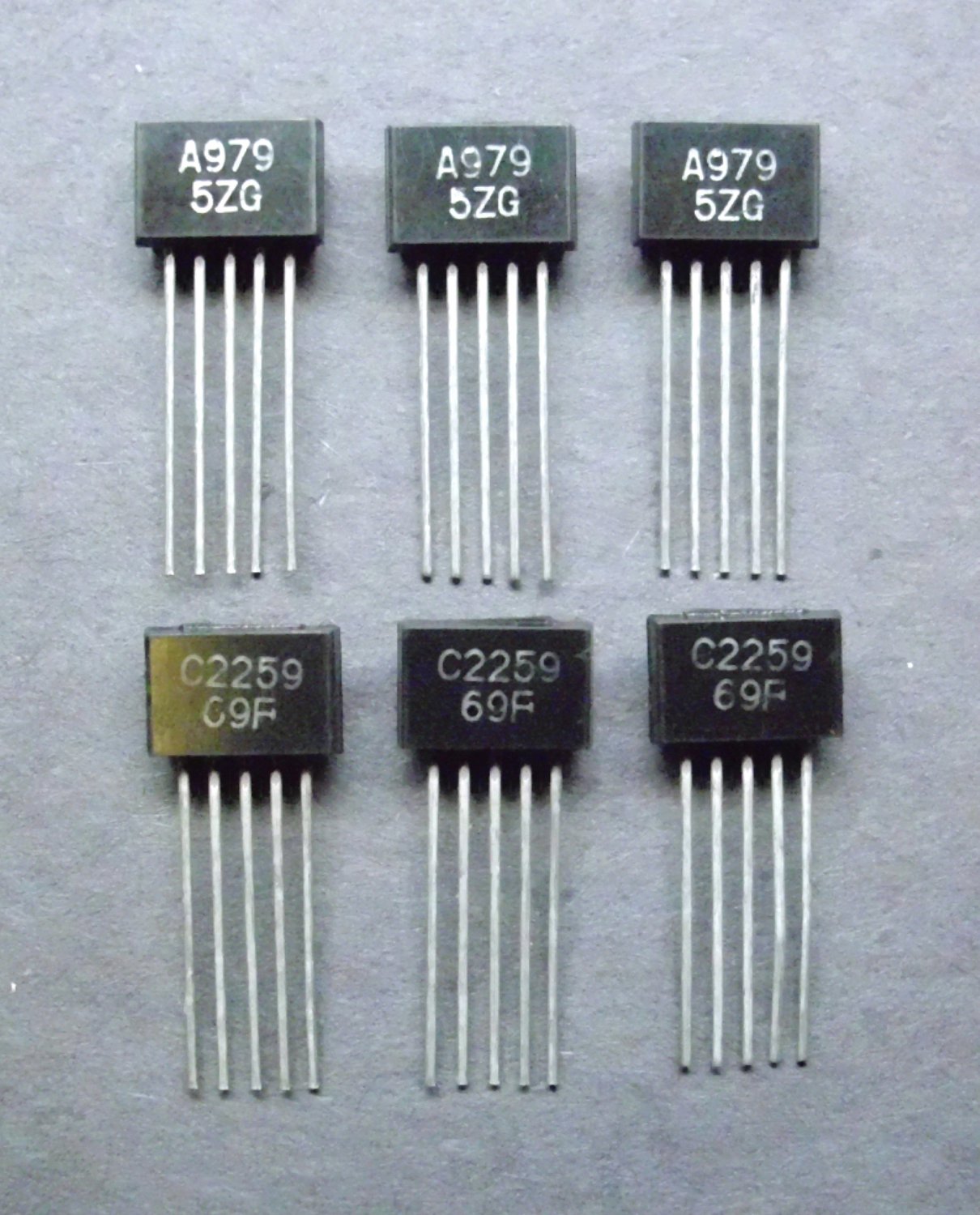 persamaan transistor 2n5551