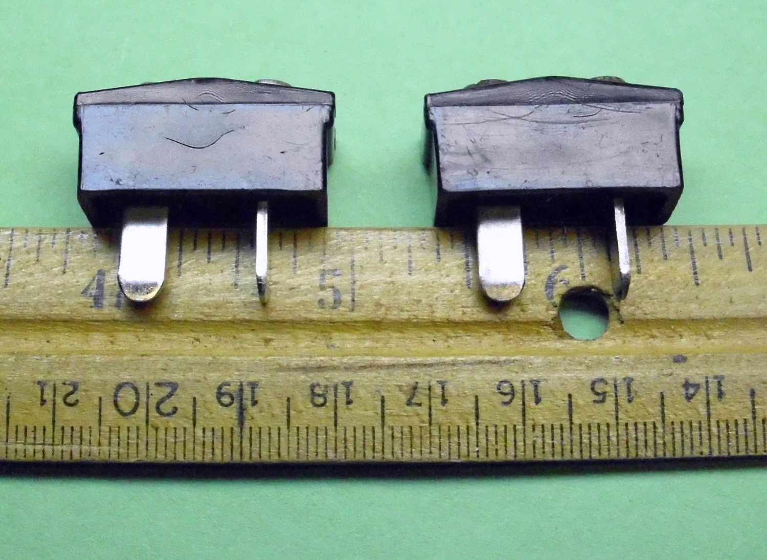 Pioneer stereo speaker connectors for vintage receivers. quantity (2)