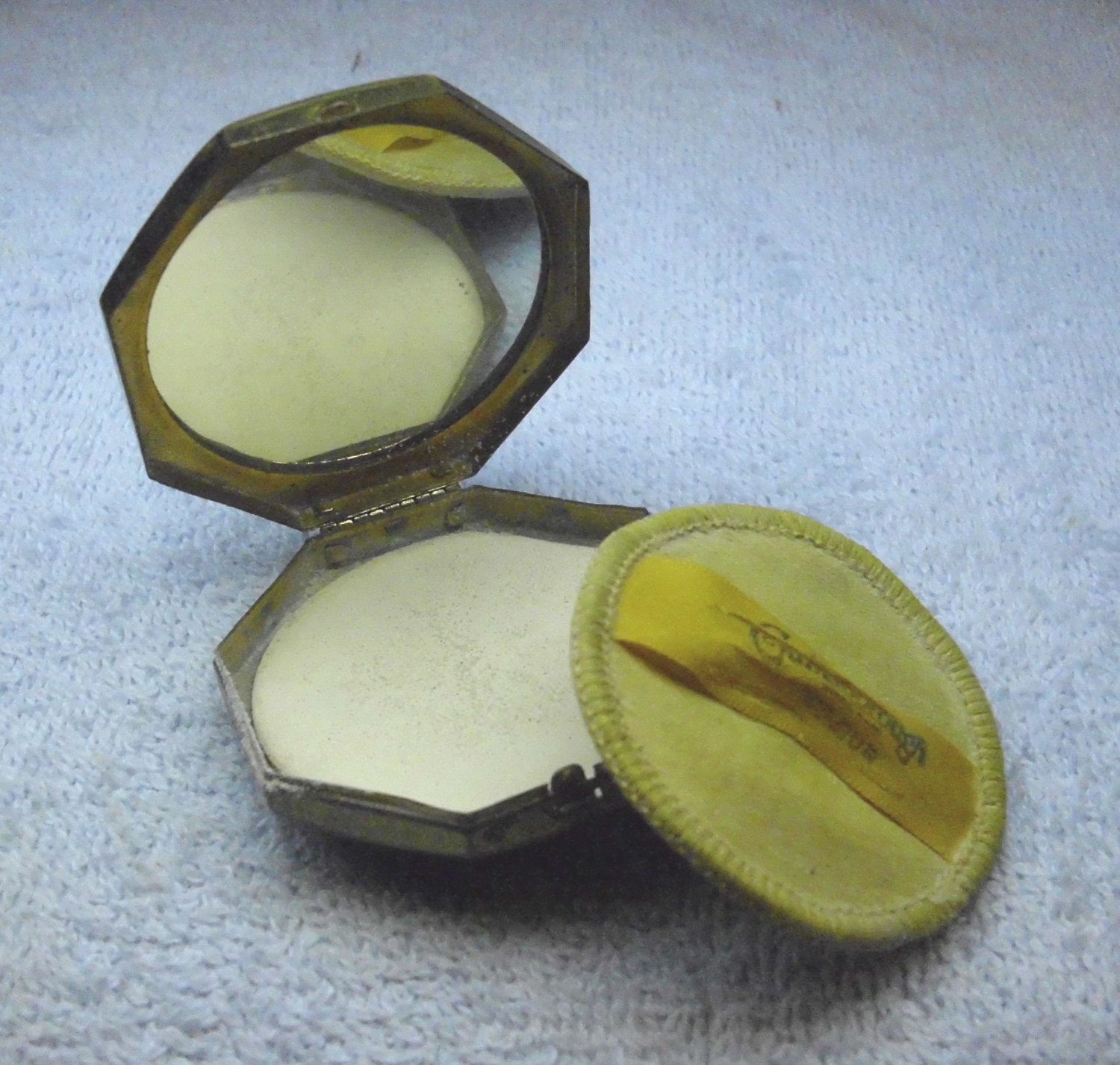 Vintage Gainsborough powder puff Vanity Compact, " Velour ", with