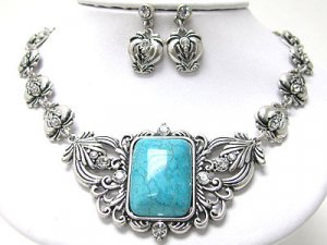 Turquoise & crystal deco neckalce & earring set NWT