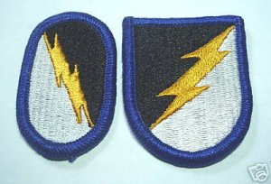 BERET FLASH & OVAL 82ND AVIATION RGT, 1ST BATTALION