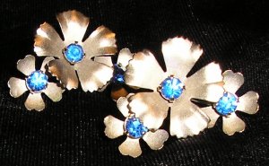 Lovely Vintage Blue Rhinestone Earrings Silver & Blue