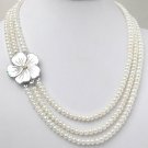 THREE ROWS WHITE PEARL NEACKLACE Flower clasp
