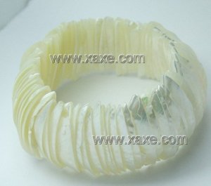 Lovely white bright shell bracelet