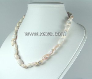 Lovely shell necklace e