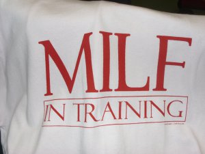 MILF I N T-SHIRT MED