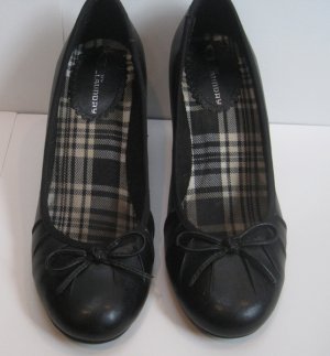 Chinese Laundry black leather bow high heels  shoes size 7