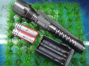 10W 500 Lumen CREE Q5 LED Torch Flashlight Torch+18650batteryX2+ ACcharger
