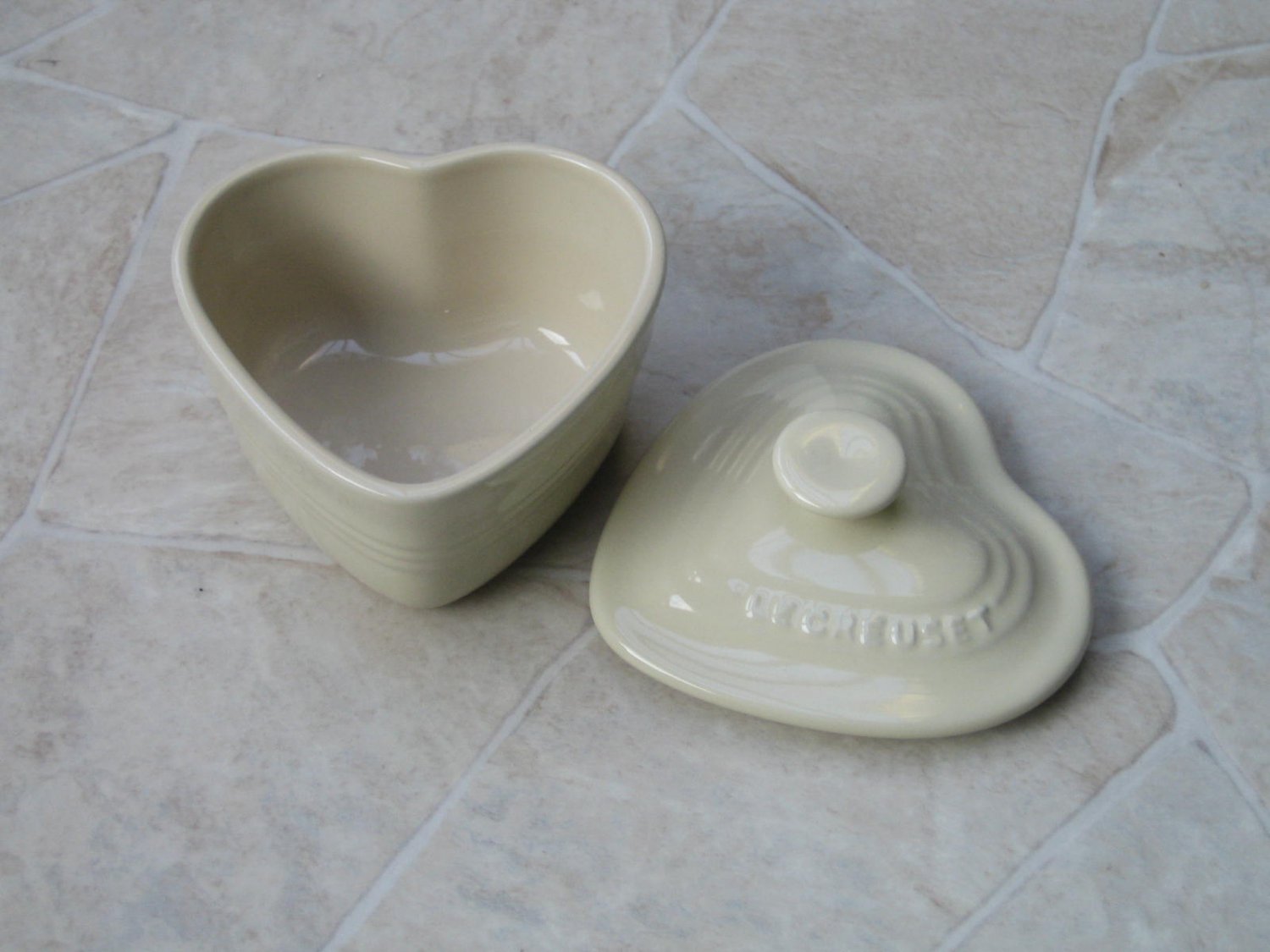 Le Creuset Stoneware ramekins Heart shape Almond Cream New