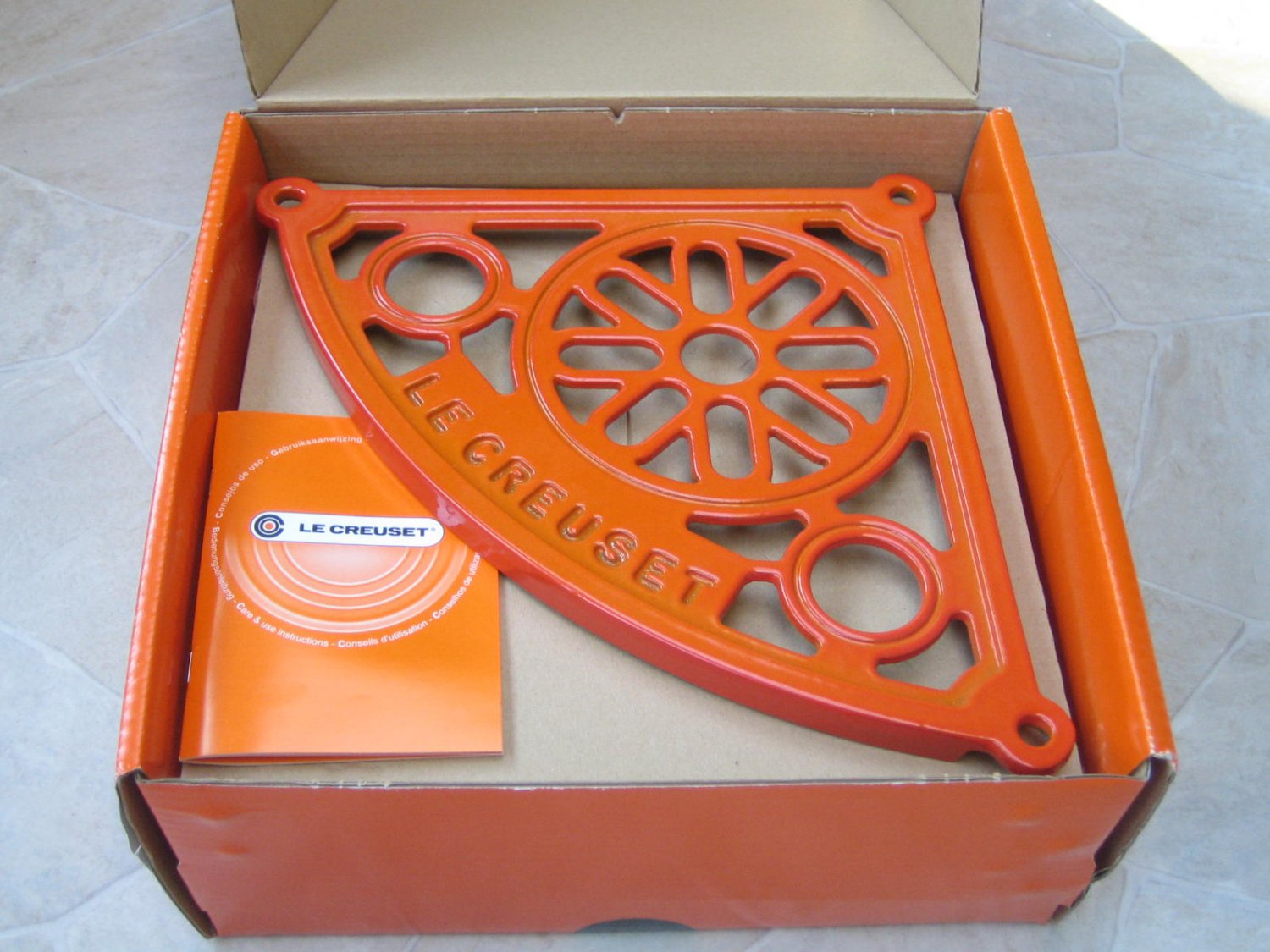 Le Creuset cast iron 5 Tier Pot Stand VOLCANIC BRAND NEW IN BOX