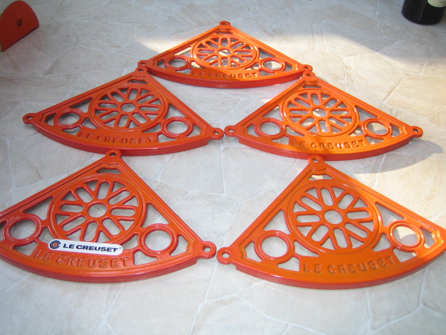 Le Creuset cast iron 5 Tier Pot Stand VOLCANIC BRAND NEW IN BOX