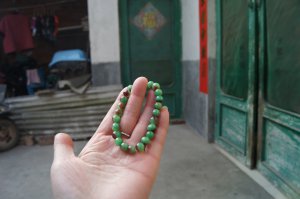 Natural alexandrite. The red. Green.The white color beads.. Bracelet. 8 mm beads, 24.