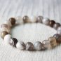 Dream agate, white agate fashion bracelet, beads around; 9 mm, 22 rubber band strung together.