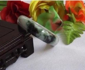 Excellent oil Green floating flower jade, hand-carved and polished bracelet, bracelets.