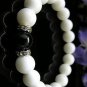 The natural white clams and black onyx bracelet, 10 mm beads, rubber band strung