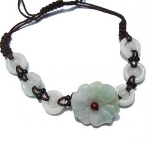 Jade bracelet. Hand-carved flower + Central + beads, handmade skillfully compiled bracelet.