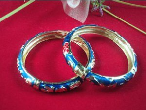 Retro blue flower cloisonne bracelet. The drip irrigation alloy. Ladies choice.