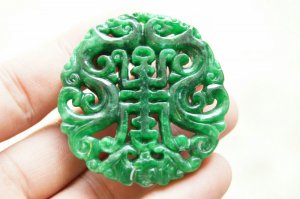 Green Jade, Ssangyong send blessing to send a (life).(Amulet).Necklace pendant.