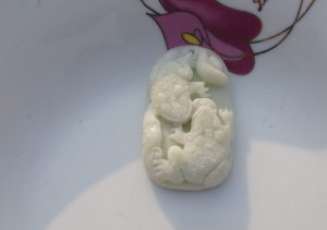 Hand-carved natural white jade, double the toad to send money, necklace pendants 46x28x8 mm