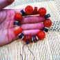 Natural color agate cylindrical beads + red agate beads. The rubber band formed a bracelet.