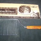 Vintage Hostess CAKE BREAKER Bakelite Handle Langer Utensil
