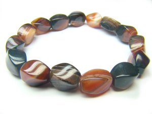 BAGRVS0820X Dark Red Agate S-Shape 8x12mm Bracelet