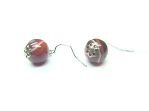 EAGRSS0812X Dark Red Agate Round Shape 10mm Earrings