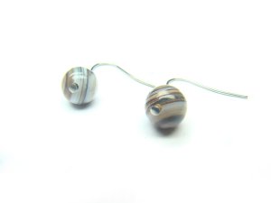 EAGBRS1000X Black & White Agate Round Shape 8mm Earrings