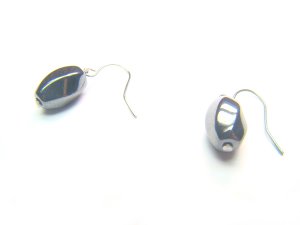 EHEXCY0508C Hematite S-Shape 8x12mm Earrings
